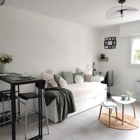 Cosy, Résidence Sécurisée, Parking Privé